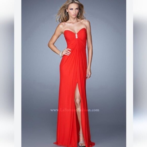 LA FEMME | gown embellished neckline and back red sz 4 - Picture 1 of 7